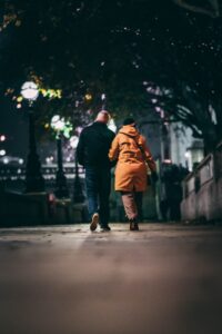 Часовые пояса и чувства: Синхронизация интимности в разных ритмах жизни