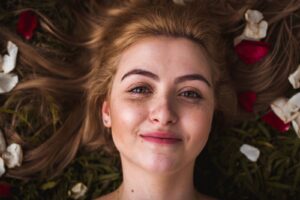 Сопровождение в дороге: Эскорт-партнер для поездок по Украине